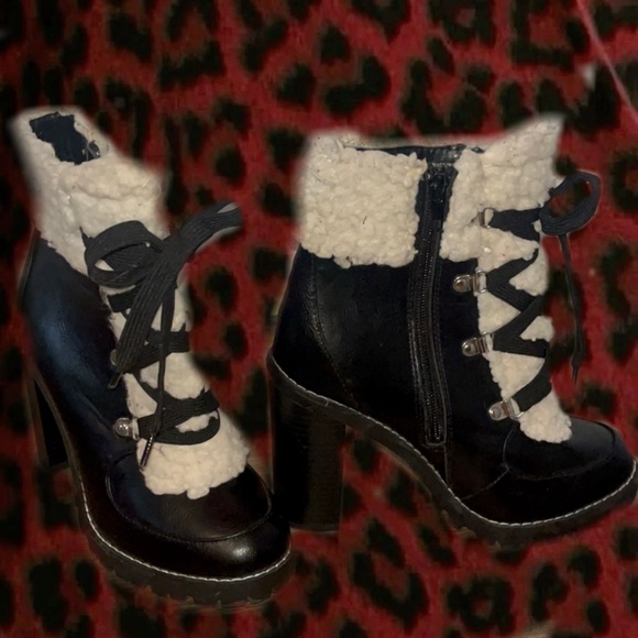 Vintage-Inspired BCBGeneration Coquette Boots - Fuzzy Leather & Chunky Heel - Picture 3 of 3